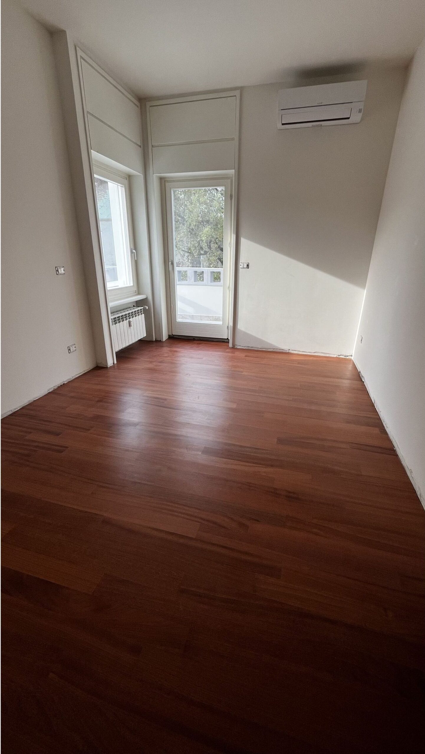 Lamatura parquet, rasatura pareti e posa serramenti